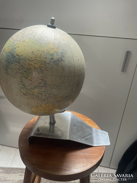 Spectacular globe with a retro aluminum frame