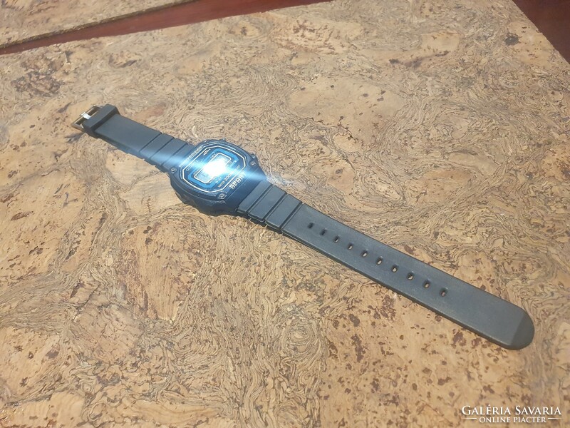 Retro quartz watch in mint condition, quartz social real cooper shop