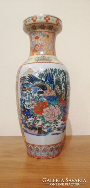 Chinese peacock decorated vase 25 cm