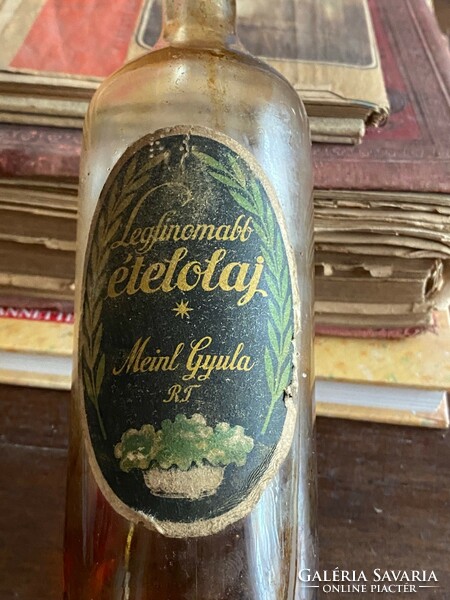 Meinl Gyula étolajos üvegpalack,eredeti címkével.XX. szd.első fele. 18 cm magas és az átmérője 19 cm