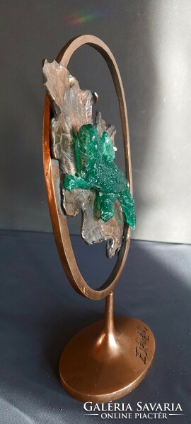 Copper-glass table decoration by artist Tamás Eskulits is negotiable