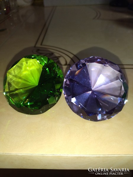 Gyönyörű 2 darab ólom kristály dísz, papirnehezék zöld és lila
