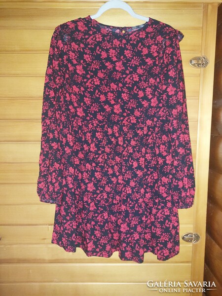 Primark m loose fit midi dress. Its color can be seen in the picture with the label. Bust: 48cm.