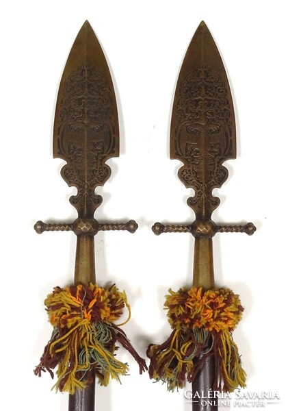 1R076 xx. Century bronze partisan replica ornament pair 1577 ad sit 191 cm