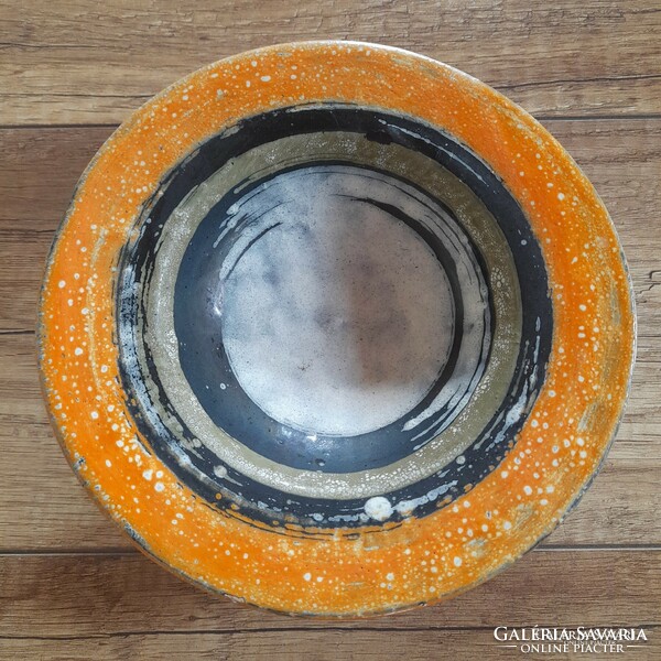 Gorka livia in ceramic bowl