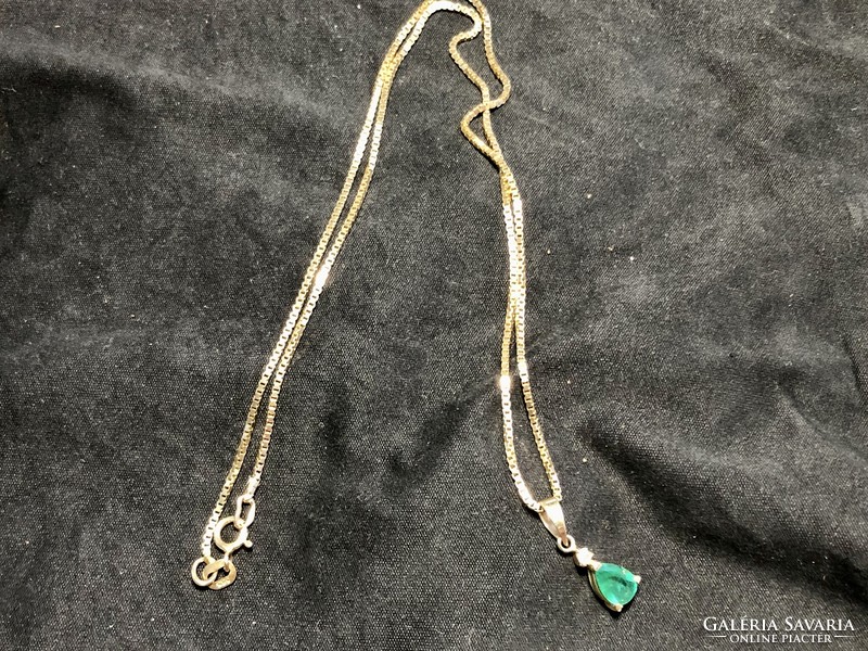 14K gold chain with emerald pendant