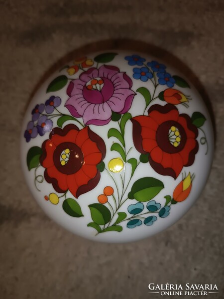 Kalocsa ashtray and bonbonnier are sold together, approx. 12 cm.