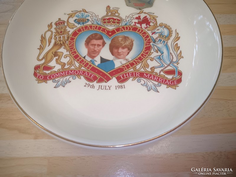 Diána hercegnő és Károly herceg esküvői porcelán emléktányérja
