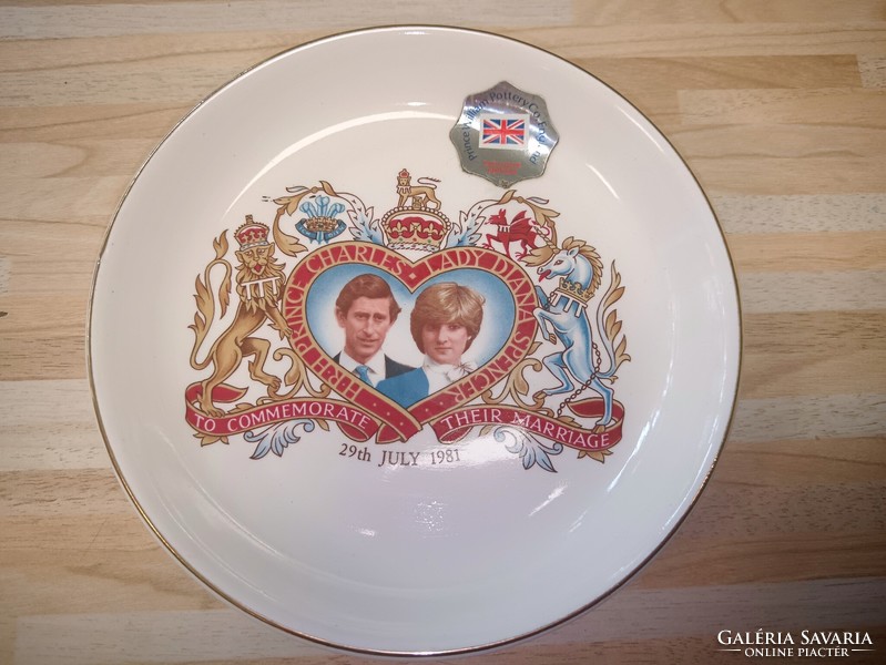 Diána hercegnő és Károly herceg esküvői porcelán emléktányérja