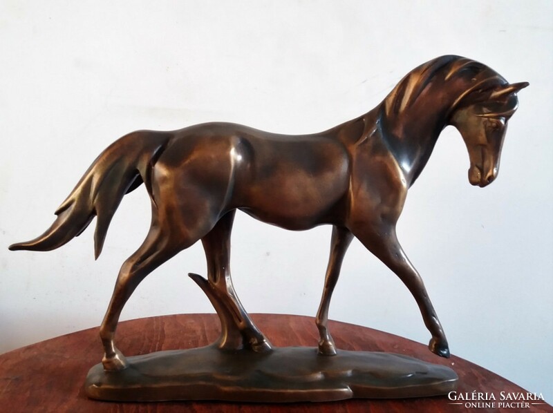 Horse statue (43998)
