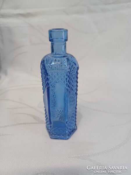 6 szögletü kék kis üveg palack