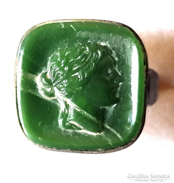 Silver ring with female head pattern
