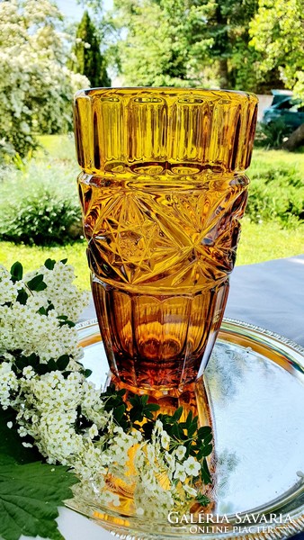 Cseh borostyán öntött üveg váza