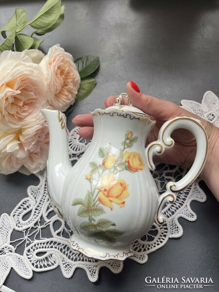 Zsolnay porcelán, sárga rózsa mintás kávékiöntő