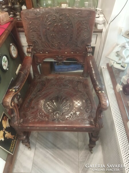 Antique renaissance throne chair. Good condition.