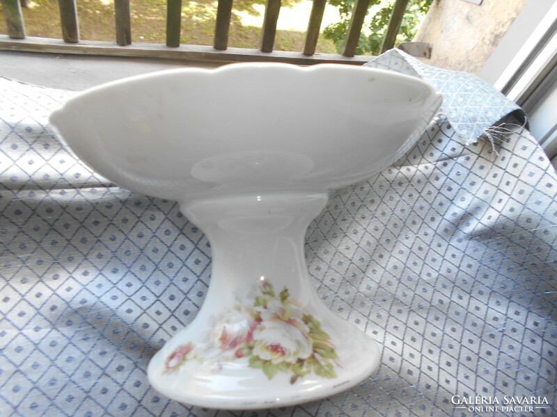 Serving bowl with antique rose pattern