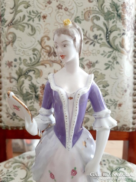 Ravenclaw porcelain lady holding a baroque mirror