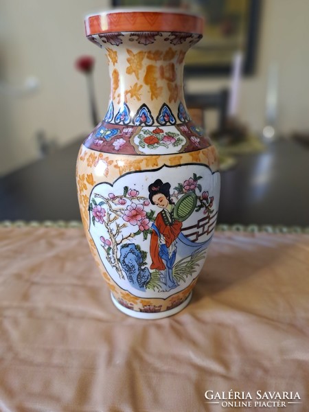 Chinese vase 20 cm