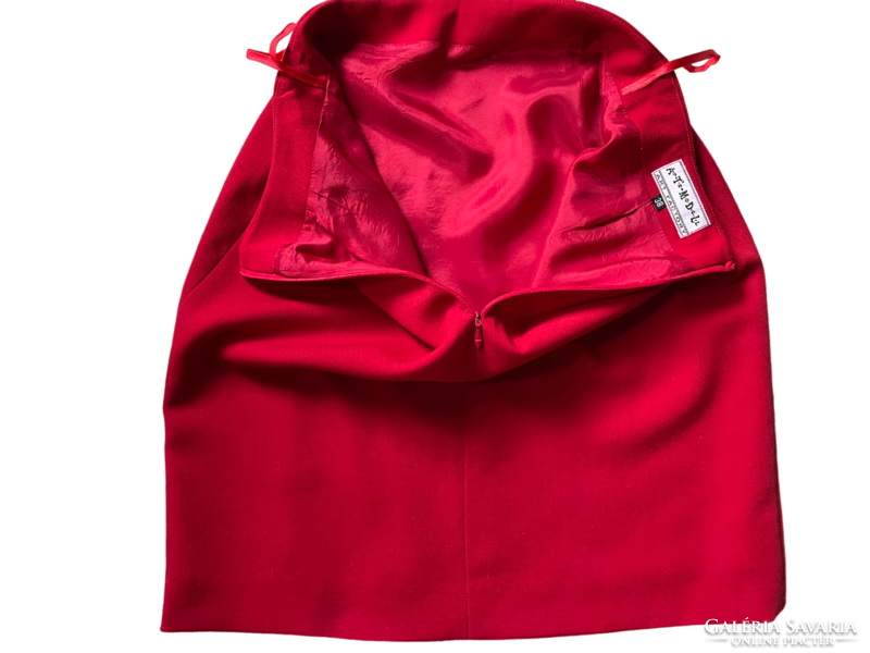 Art'z model pretty, really beautiful carmine red skirt