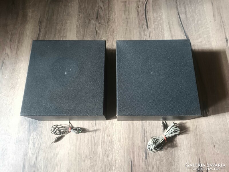 Older speaker pair 5w 8ohm
