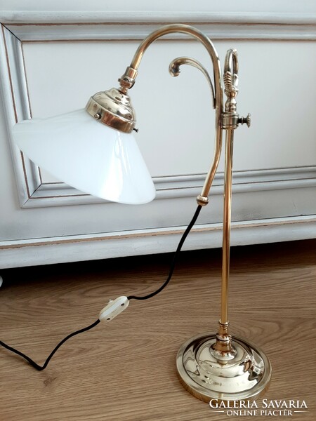 Beautiful antique refurbished solid copper desk lamp