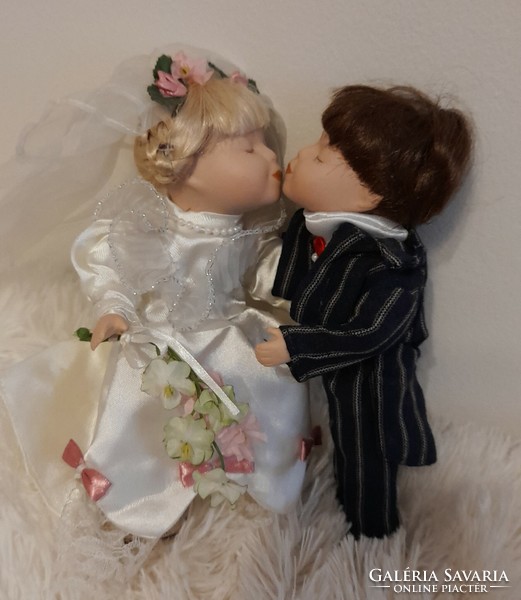 Kissing bride and groom porcelain doll 21 cm