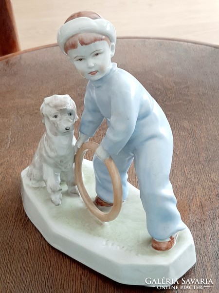 Zsolnay porcelán SINKÓ  karikás fiú kutyával