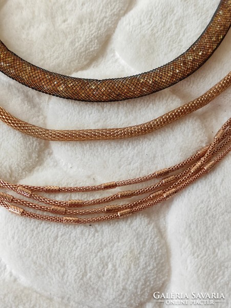 Gold-colored twisted and multi-row bisque necklace package