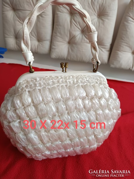Retro bag crocheted with artificial yarn, special design