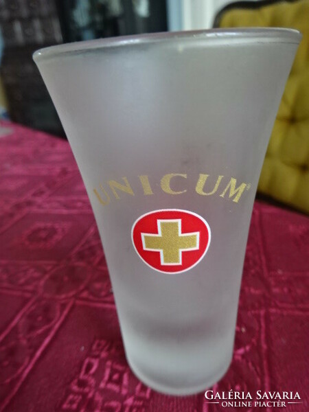 Füst üvegű pálinkás kupica, Unicum +, magassága 9 cm. Vanneki!