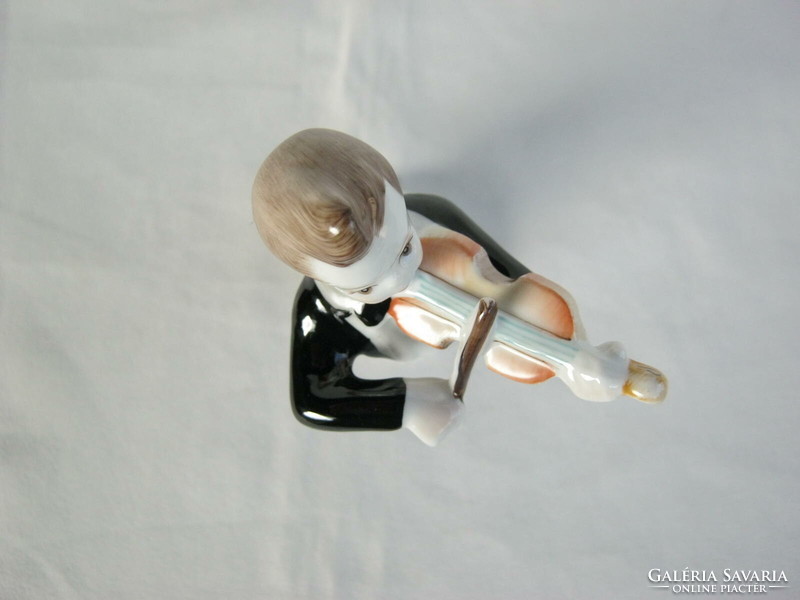 Hollóházi porcelán kis prímás zenész hegedűs fiú hegedülő kisfiú