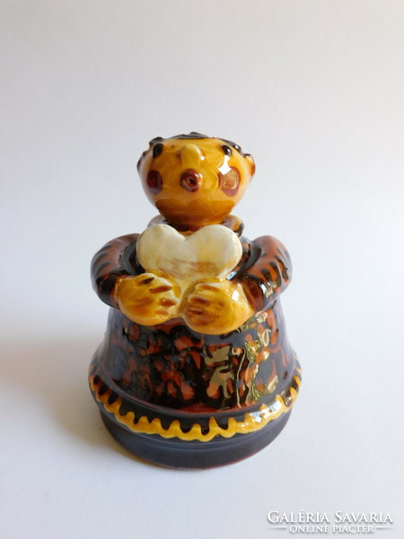 Figural folk pottery 12 cm