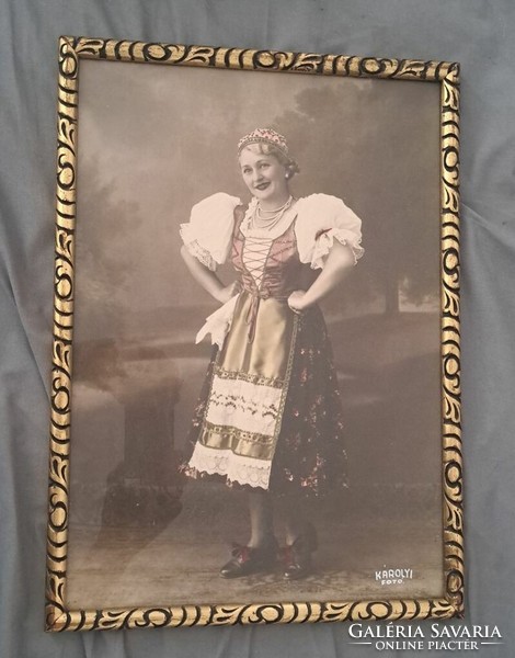1930-40 körül. Magyar folklór, népviselet - lány 45x32 cm( Antik kerettel.)