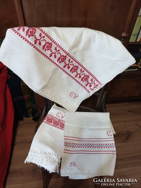CSV monogramos népi textil terítő szett