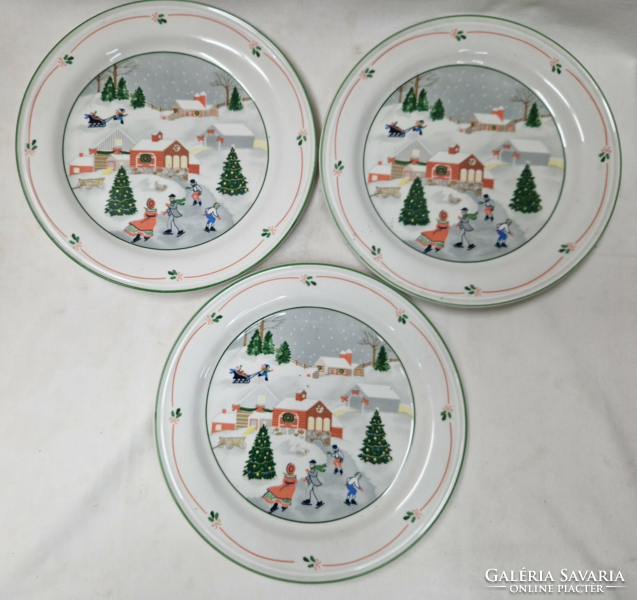 Porcelain Christmas patterned plates sold together in perfect condition 19 cm.