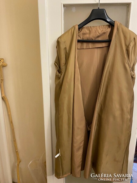 Y trend brand size 42 silk balloon jacket. I bought it in Austria. I didn't wear much. Pocket, tie.