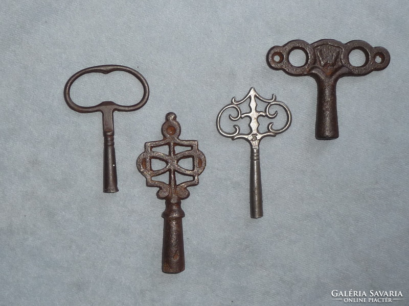 4 antique keys decorative antique clock key collection old clock winder key set 19th-20th century