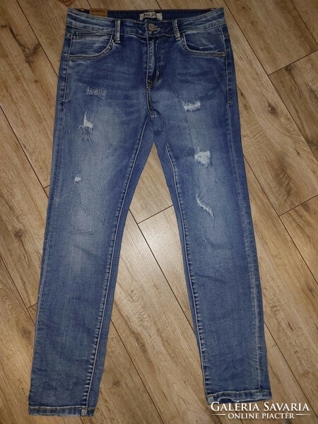 Red jolly (Italian) torn, worn elastic jeans. New, with tags. M, but look at the measured data!