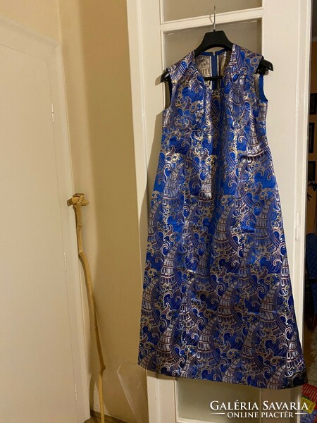 Maxi slitted, lurex, ball dress. With a beautiful Indian pattern, interwoven with gold thread. In new condition.
