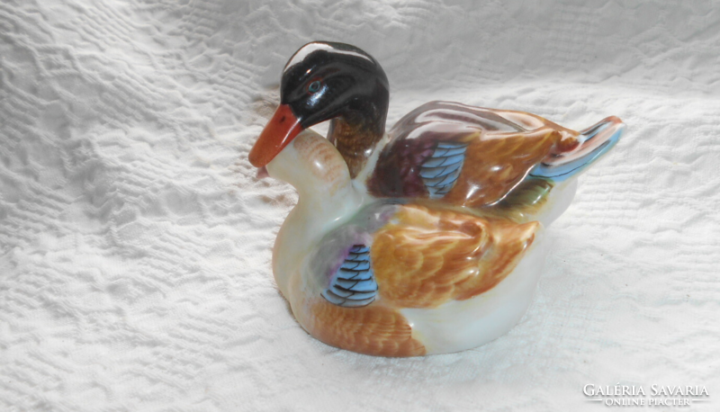 A pair of Herend porcelain ducks with bright, beautiful painting in good condition - based on the design of Sándor Keliti.