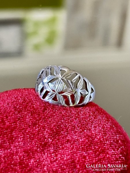 A beautiful openwork silver ring