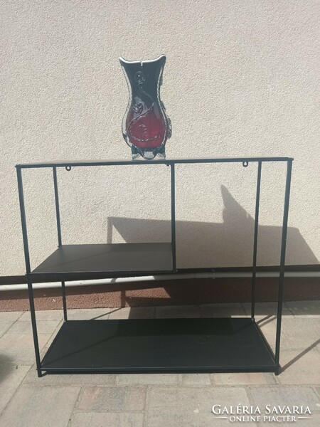 Fekete fém modern design fali polc. Alkudható.