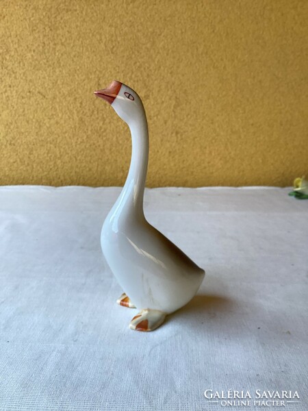 Ravenclaw porcelain goose figure 16 cm.