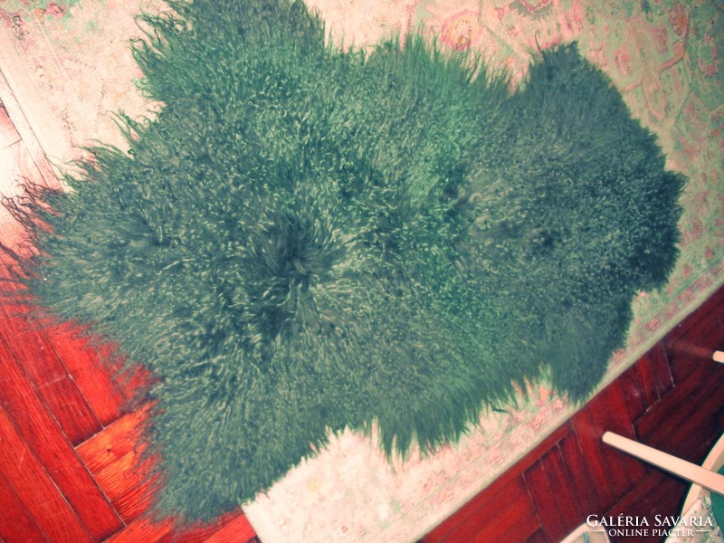 Small wool rug, gray-green rack