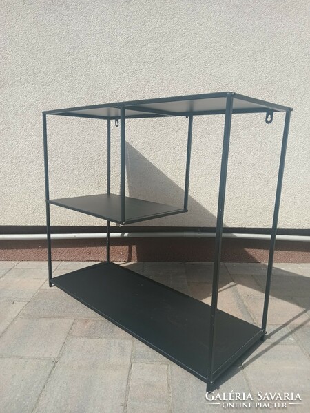 Fekete fém modern design fali polc. Alkudható.