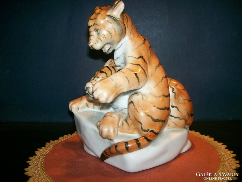 Herend tiger cubs paired figure.1950.