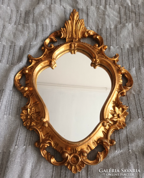 Beautifully crafted, gilded wooden framed mirror