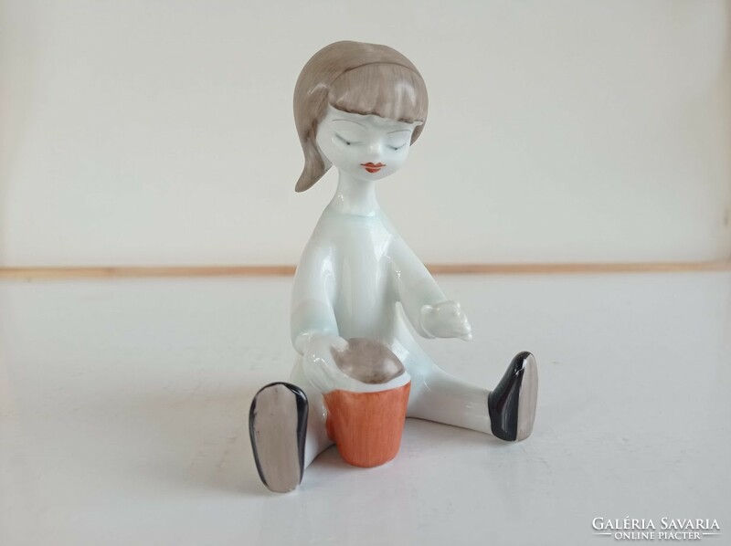 Hollóháza Káldor Aurél sandbox porcelain little girl