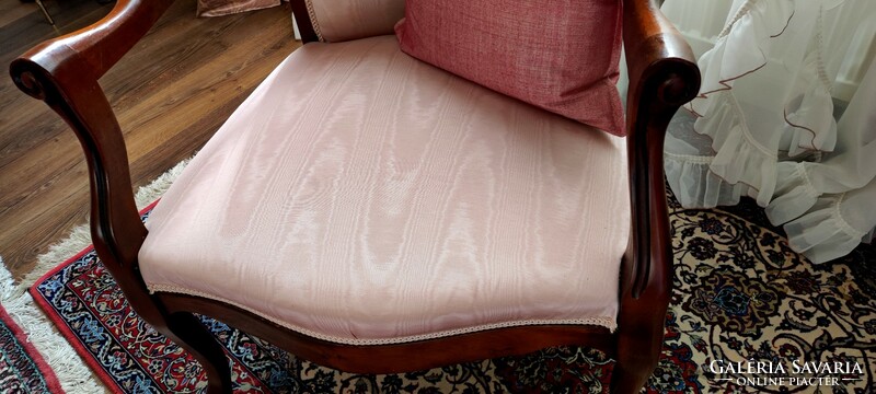 Brand new Italian armchair, reading armchair with a gift cushion