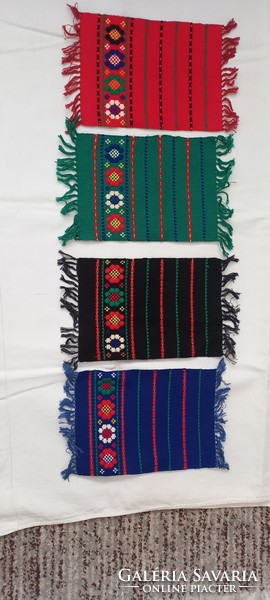 4 small woven tablecloths in one
